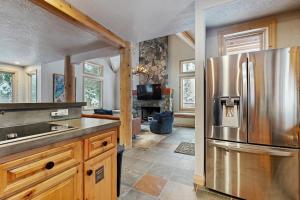 Alpine Glow Chalet in Brighton