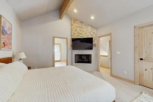 Alpine Glow Chalet in Brighton