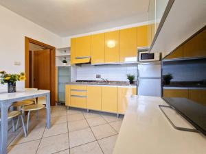 Lovely holiday home with fenced garden and pool