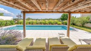 Family villa Charlotta with pool in Visnjan