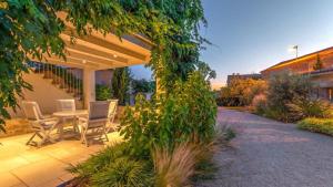 Family villa Charlotta with pool in Visnjan