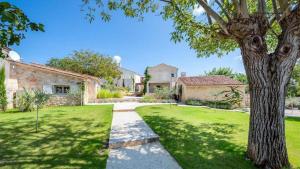 Family villa Charlotta with pool in Visnjan