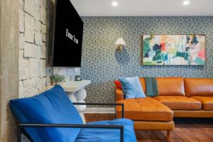 Pool Games Pickleball & Putt Putt Fun