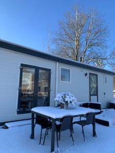 Landelijk gelegen chalet aan de Vecht vlakbij Amsterdam