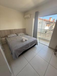 Aconchegante sobrado, 3 quartos à 400m da praia