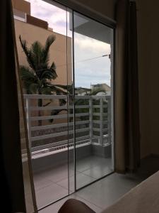 Aconchegante sobrado, 3 quartos à 400m da praia