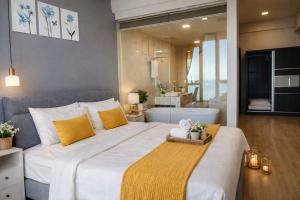 High Floor Seaview 2BR suites with Pool Sauna & Bathtub Near Gurney George Town Jazz Suites 253A