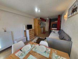 Charmant studio à Montgenèvre, proche centre, balcon ensoleillé - FR-1-266-255