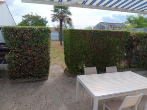 Jolie Villa 3 Étoiles, 2 Chambres, Jardin Près Plage - FR-1-476-62