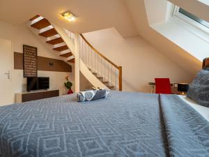 Rooftop Apartment for 6, Air Conditioning, Rooftop Terrace, by Metro