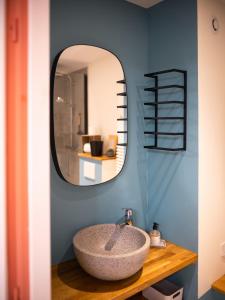 Bas de maison dans une oliveraie avec 2 suites parentales