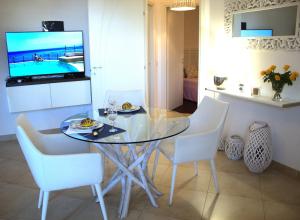 Mediterranean Apartment Pool & Parking