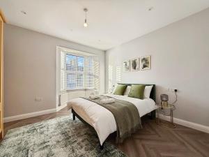 Stylish Modern Home, Fully Equipped