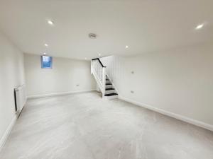 Stylish Modern Home, Fully Equipped