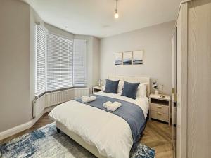 Stylish Modern Home, Fully Equipped