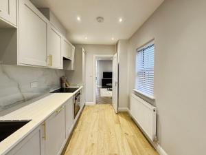 Stylish Modern Home, Fully Equipped