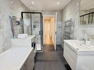 Stylish Modern Home, Fully Equipped