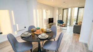 Light & Modern Central Birmingham 2 Bed Apartment