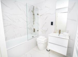 Light & Modern Central Birmingham 2 Bed Apartment