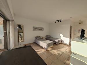 Studio Proche Plage et Commerces - Climatisé, Parking, Wi-Fi - FR-1-466A-12