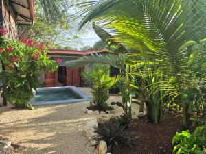 Natuwa House Oasis with pool, relaxation, beach 15 min