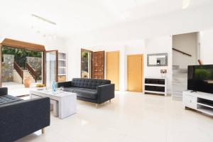 Villa Petalouda by Villa Plus