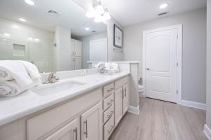 Phoenix Gulf Towers 1607