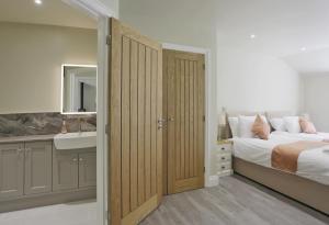 7 Bed in Barsham oc-then