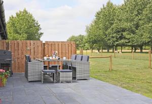 7 Bed in Barsham oc-then