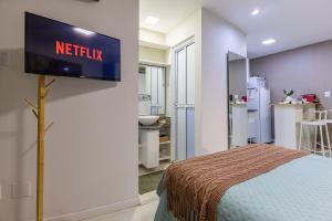 Estudio Amplo com Varanda prox Av Paulista Ar Wifi Piscina Garagem Portaria 24h Lavanderia Salas de Reuniao Consolacao Frei Caneca