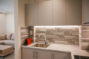 Two Bdrm Central Apartment Near the Acropolis