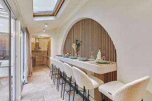 Terrace apartment Trocadero Eiffel Tower by Studio Prestige