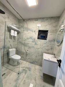 Fenyő Villa , Vila Bradul