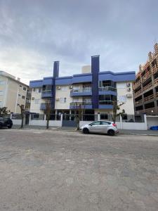 Alugo quarto - 200m da praia