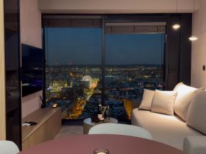 URBAN APARTMENTS Global - 22th Floor No 17 -Free Garage, Self Check-in