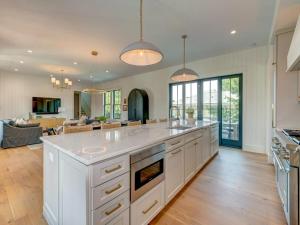 1 block to beach! 500 Carolina Blvd. 5 bd, private pool, screened-in porches