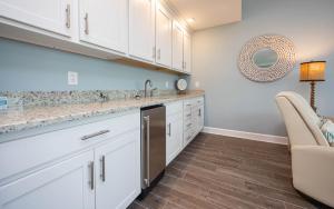 Phoenix Gulf Towers 1802