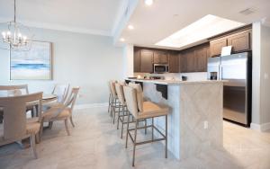 Phoenix Gulf Towers 1806