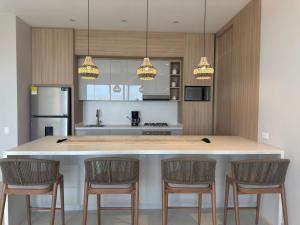 Apartamento Edificio Adalmar 804 con vista al mar