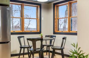 The Log Haus, a newly renovated lakefront cabin close to the trails