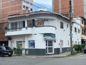 Hostal CasaBlanca, Laureles Estadio