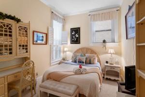 Charming Churchill Downs Cottage-Family Friendly