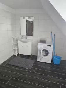 Schöne Vollausgestattete Monteurs- Gästewohnung in der Gartenstadt Leuna und nähe Geiseltalsee für 4 Personen 2209