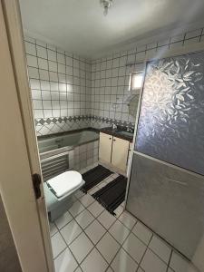 Casa com piscina e área de lazer a 5min da praia