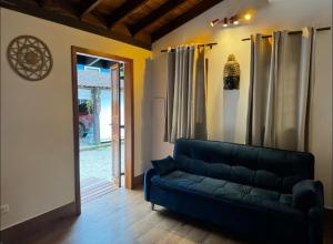 Casa Ágata Piscina à Beira do Rio na Mata, Camburi