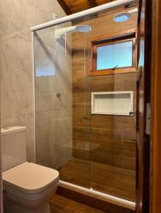 Casa Ágata Piscina à Beira do Rio na Mata, Camburi