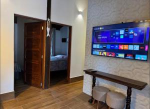 Casa Ágata Piscina à Beira do Rio na Mata, Camburi