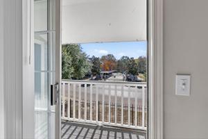 Bright and Cozy Two -Bedroom Private Stay