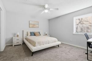Comfortable 2BR2BA with Modern Touches