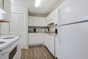 Comfortable 2BR2BA with Modern Touches